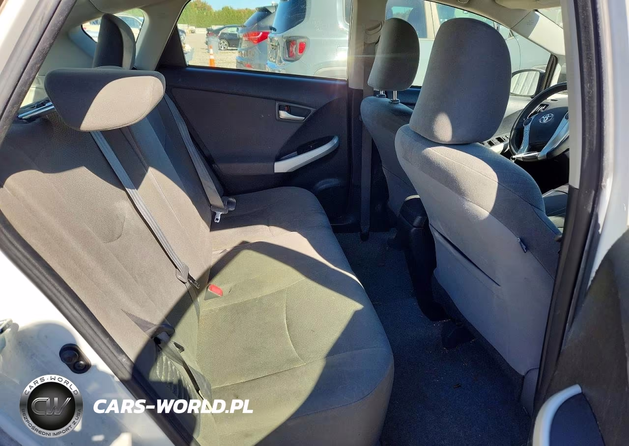 2014 Toyota Prius Two VIN:JTDKN3DU5E1825137 - 10