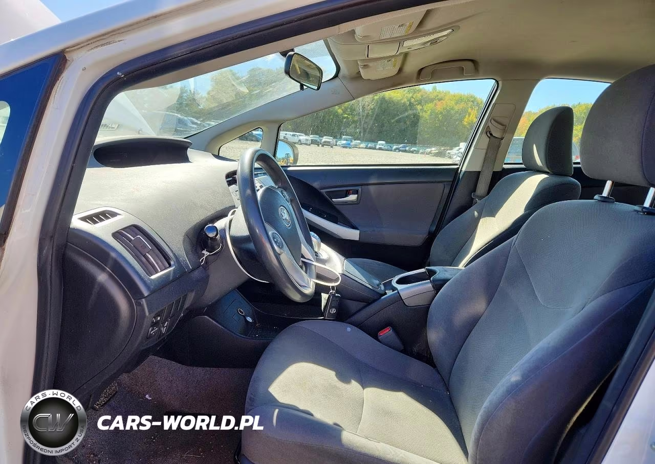 2014 Toyota Prius Two VIN:JTDKN3DU5E1825137 - 7