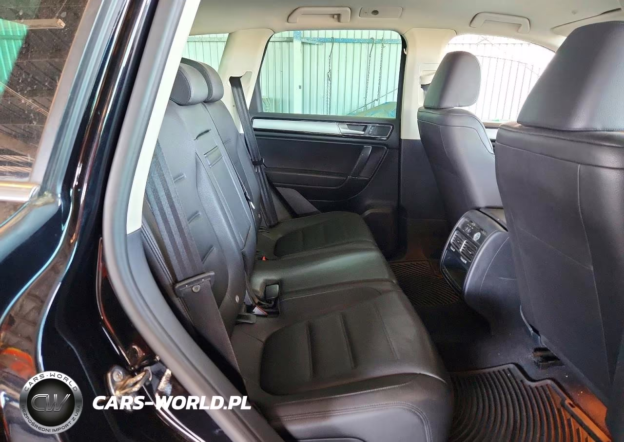 2017 Volkswagen Touareg Sport VIN:WVGEF7BP9HD003115 - 11