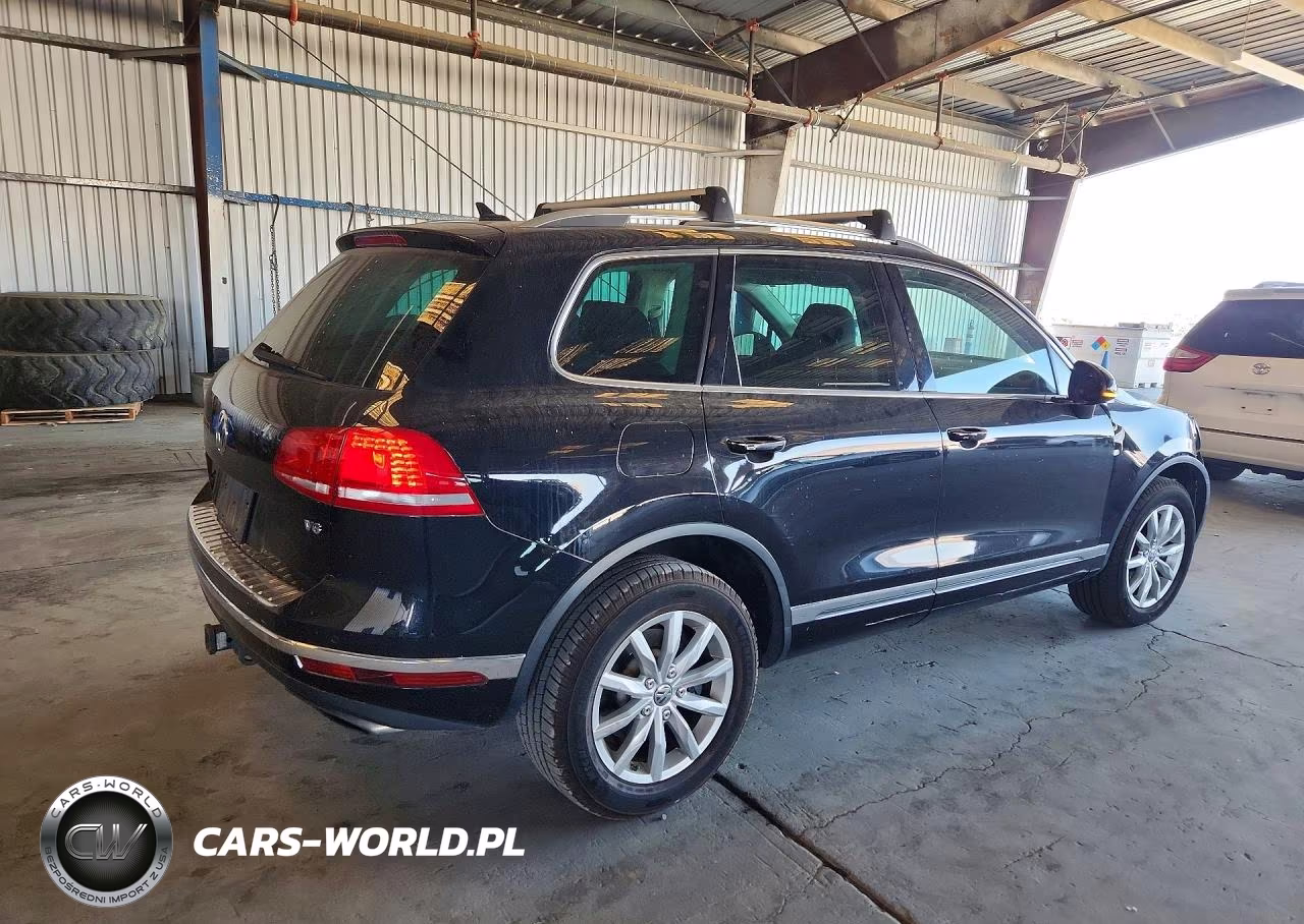 2017 Volkswagen Touareg Sport VIN:WVGEF7BP9HD003115 - 3