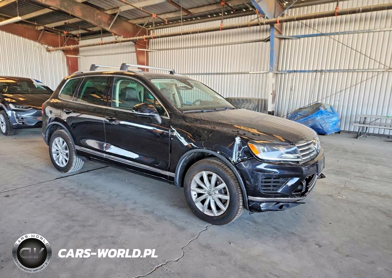 2017 Volkswagen Touareg Sport VIN:WVGEF7BP9HD003115 - 4