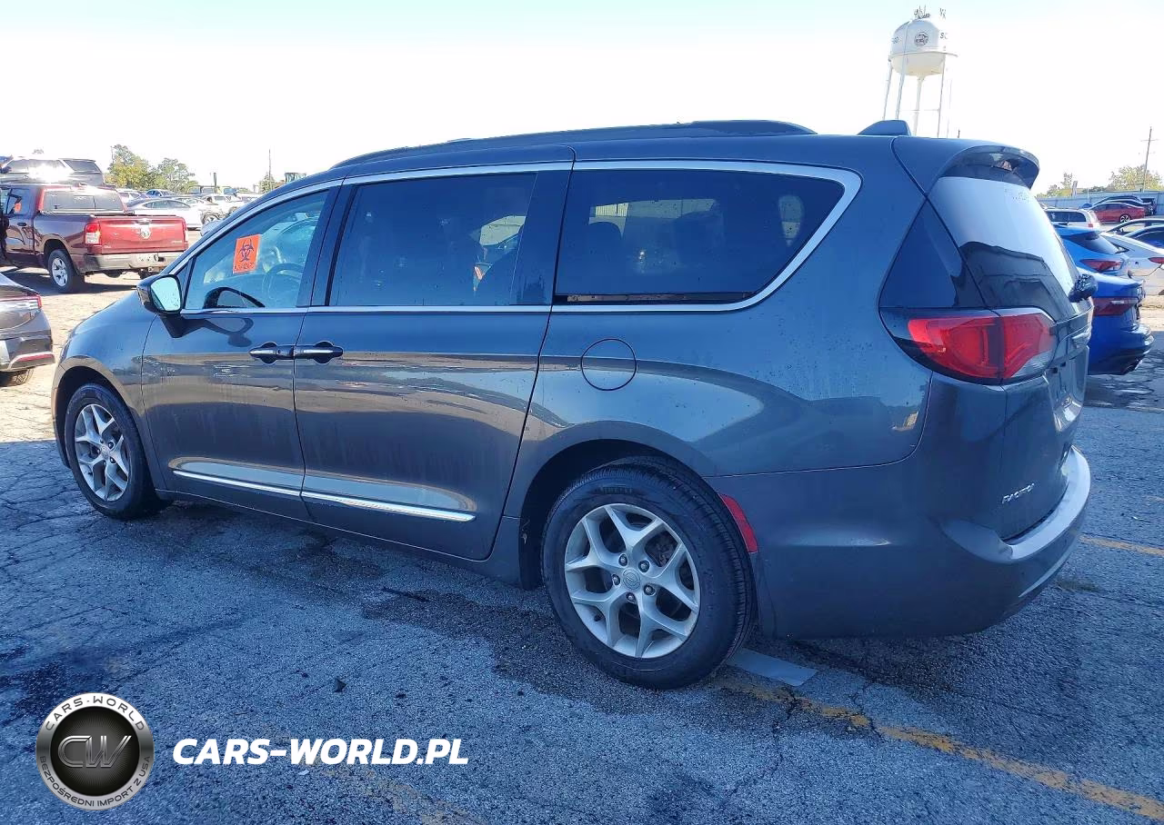 2017 Chrysler Pacifica Touring L VIN:2C4RC1BGXHR507083 - 2