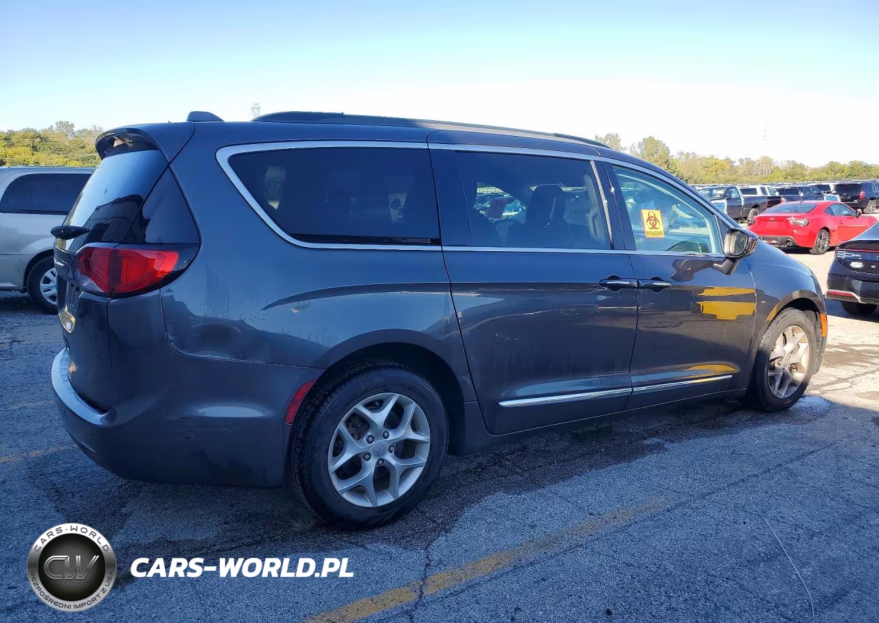 2017 Chrysler Pacifica Touring L VIN:2C4RC1BGXHR507083 - 3