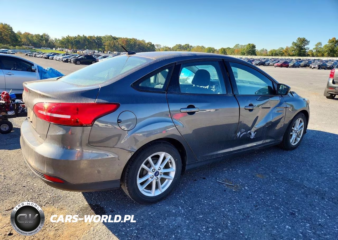 2015 Ford Focus Se VIN:1FADP3F29FL252186 - 3