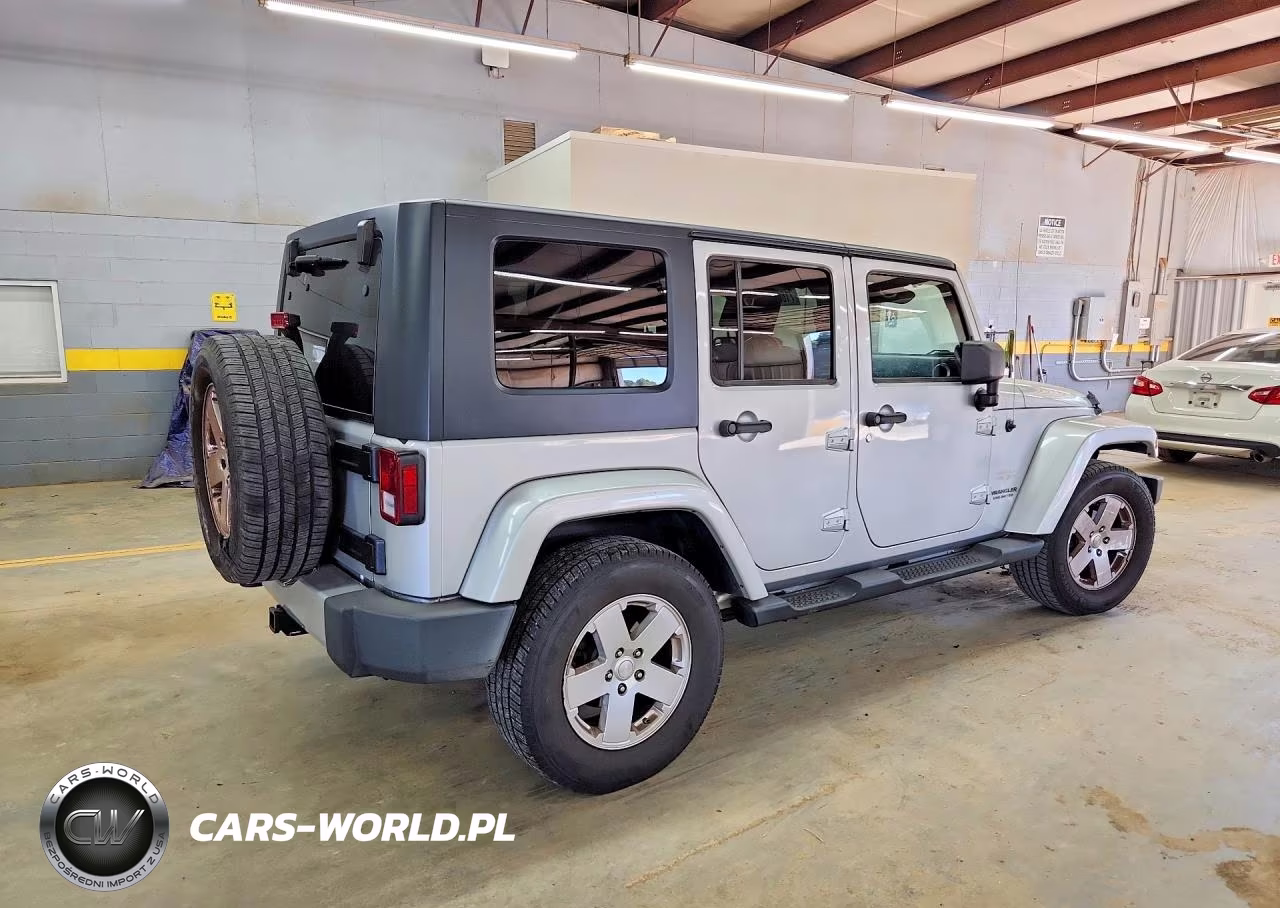 2010 Jeep Wrangler Unlimited Sahara VIN:1J4HA5H11AL221028 - 3