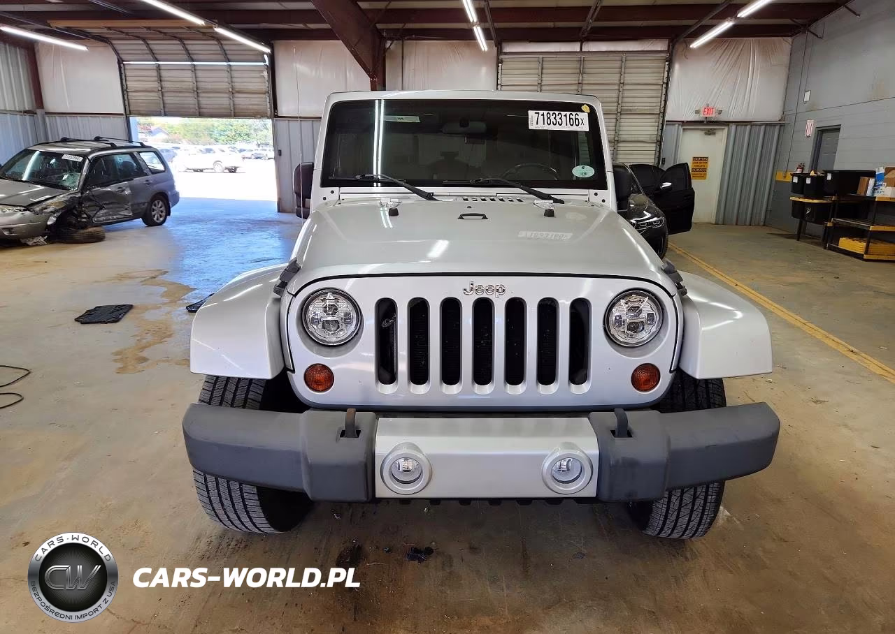2010 Jeep Wrangler Unlimited Sahara VIN:1J4HA5H11AL221028 - 5