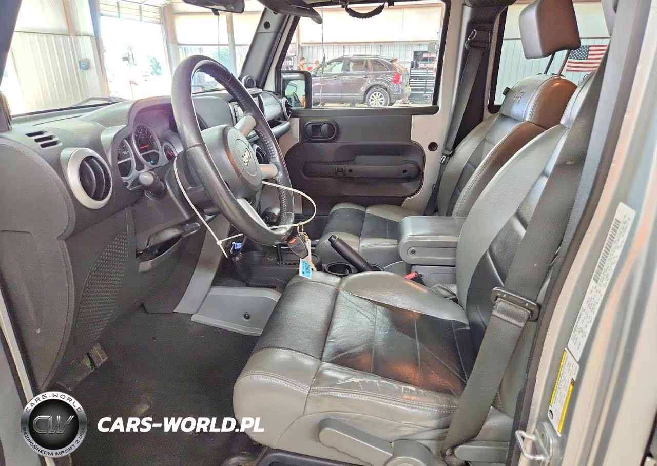 2010 Jeep Wrangler Unlimited Sahara VIN:1J4HA5H11AL221028 - 7