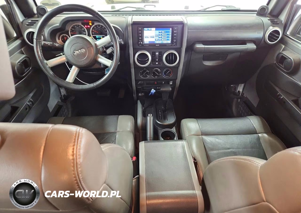 2010 Jeep Wrangler Unlimited Sahara VIN:1J4HA5H11AL221028 - 8