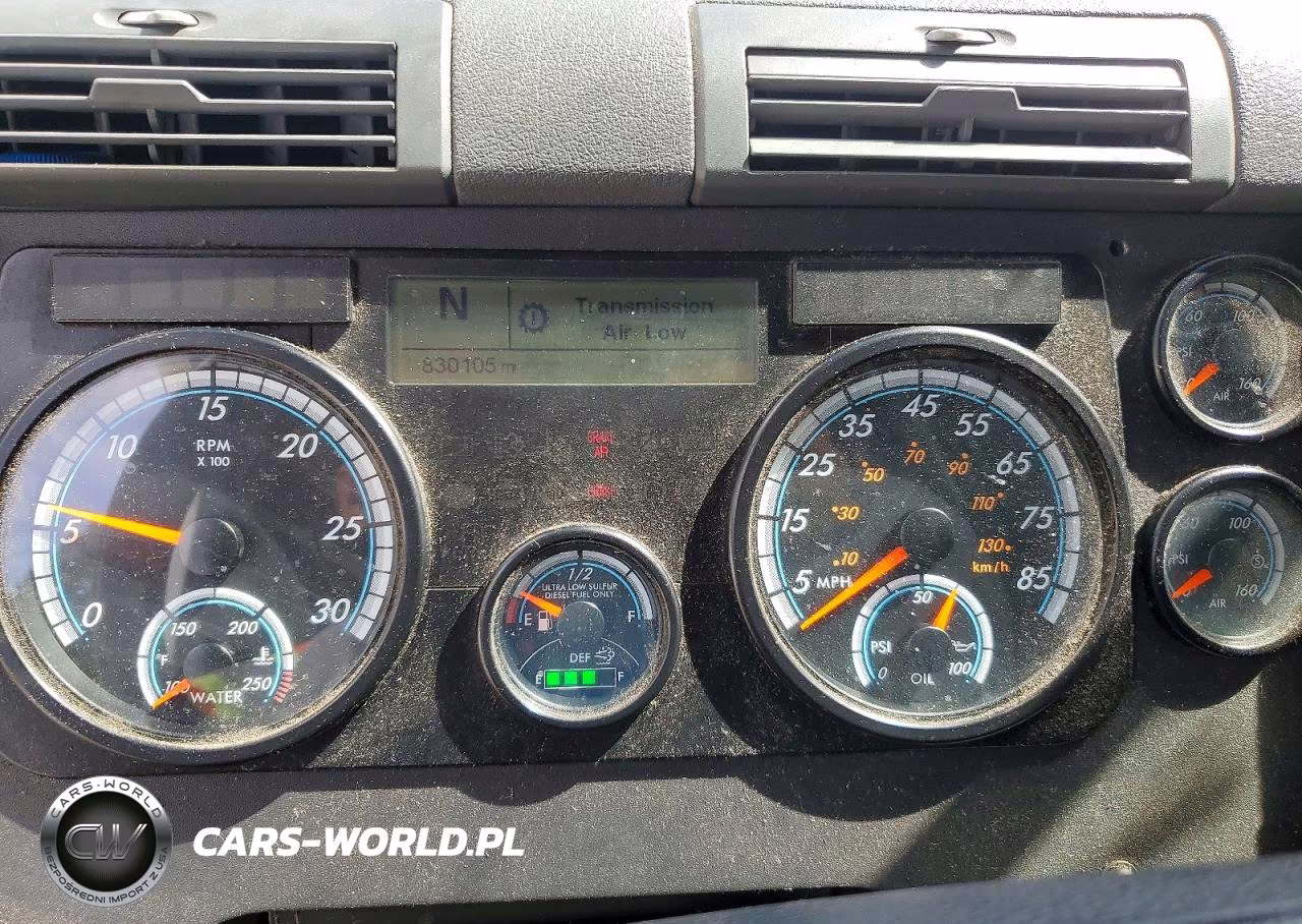 2015 Freightliner Cascadia 125 VIN:3AKJGLD56FSGR1436 - 9