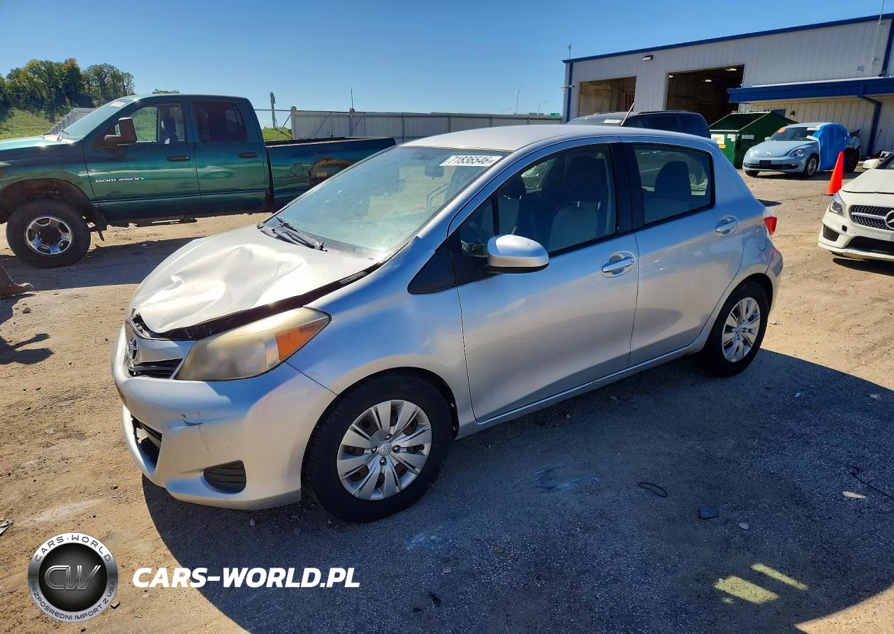 2013 Toyota Yaris 5-Door Le