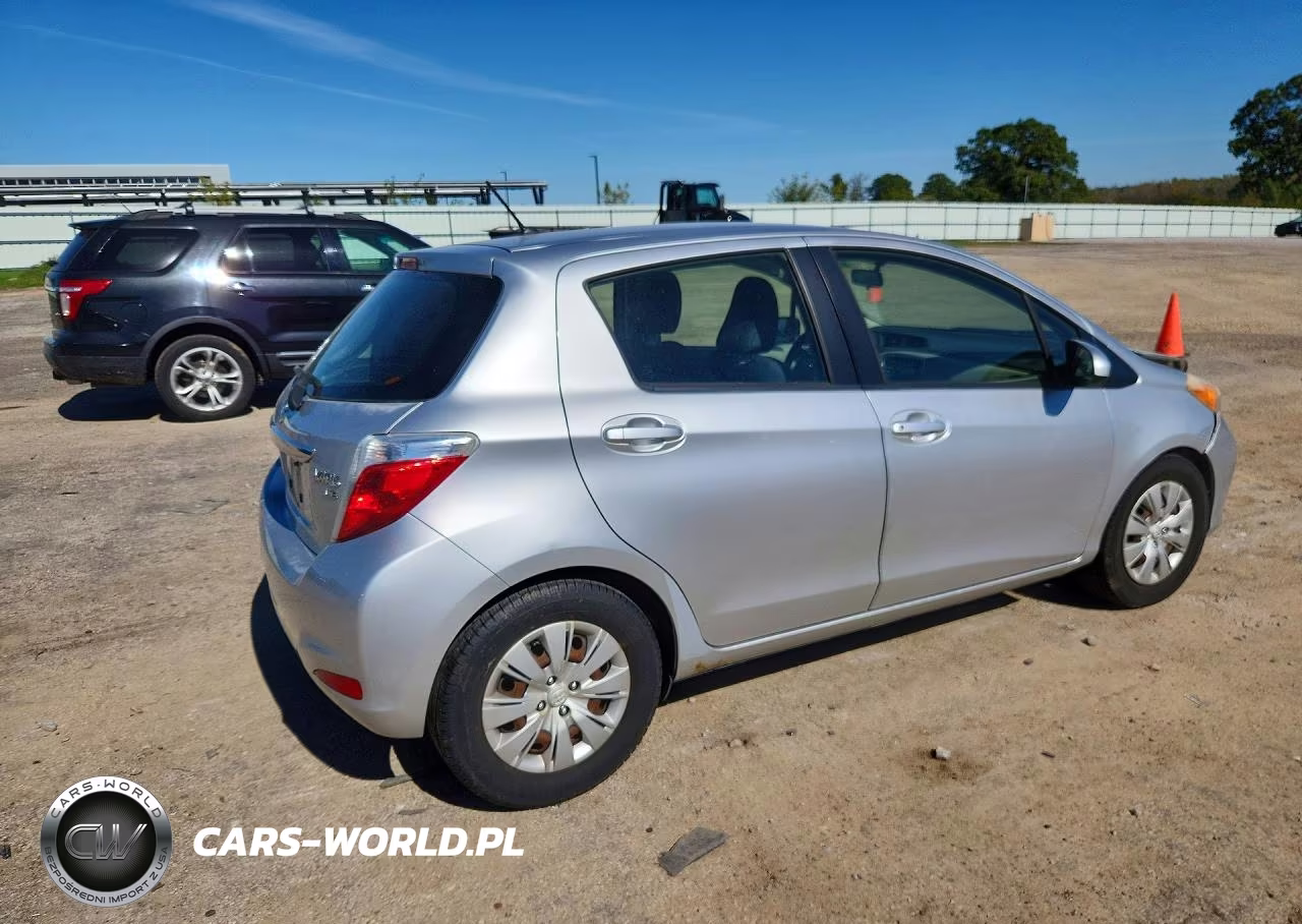 2013 Toyota Yaris 5-Door Le VIN:JTDKTUD39DD556995 - 3