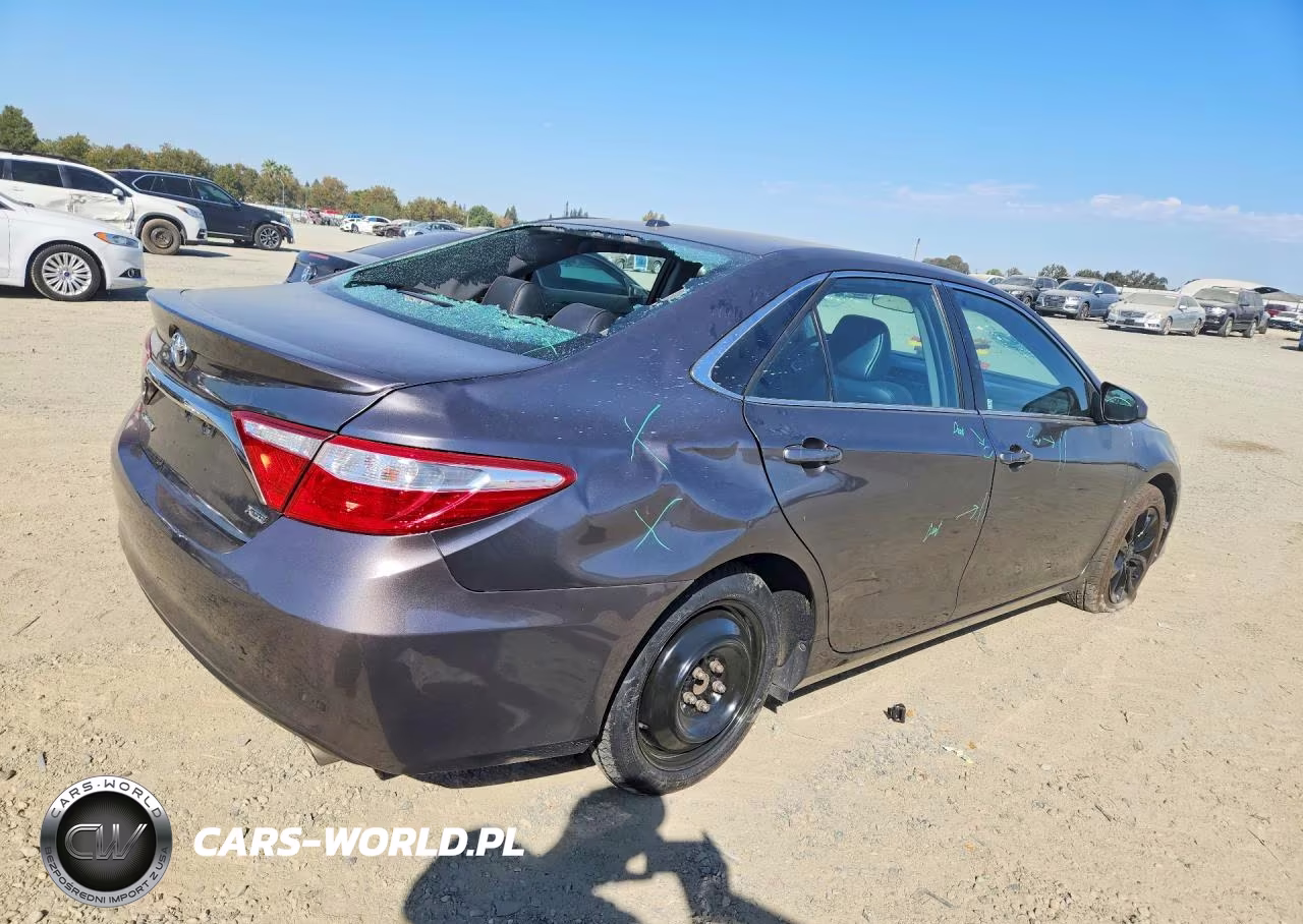 2015 Toyota Camry Le VIN:4T1BF1FK1FU489186 - 3