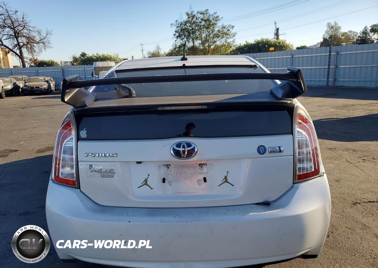 2012 Toyota Prius Three VIN:JTDKN3DU7C5481350 - 6