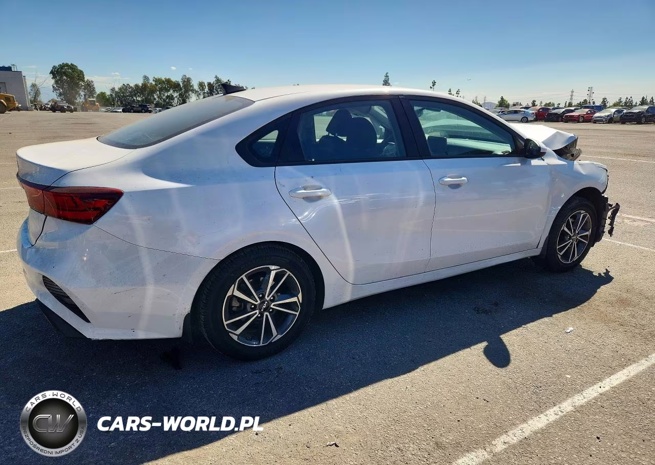 2023 Kia Forte Lxs VIN:3KPF24AD0PE653572 - 3
