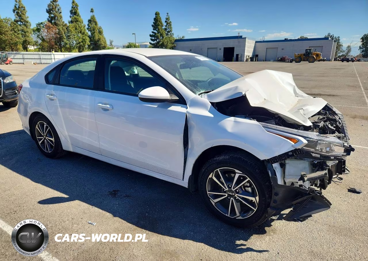2023 Kia Forte Lxs VIN:3KPF24AD0PE653572 - 4
