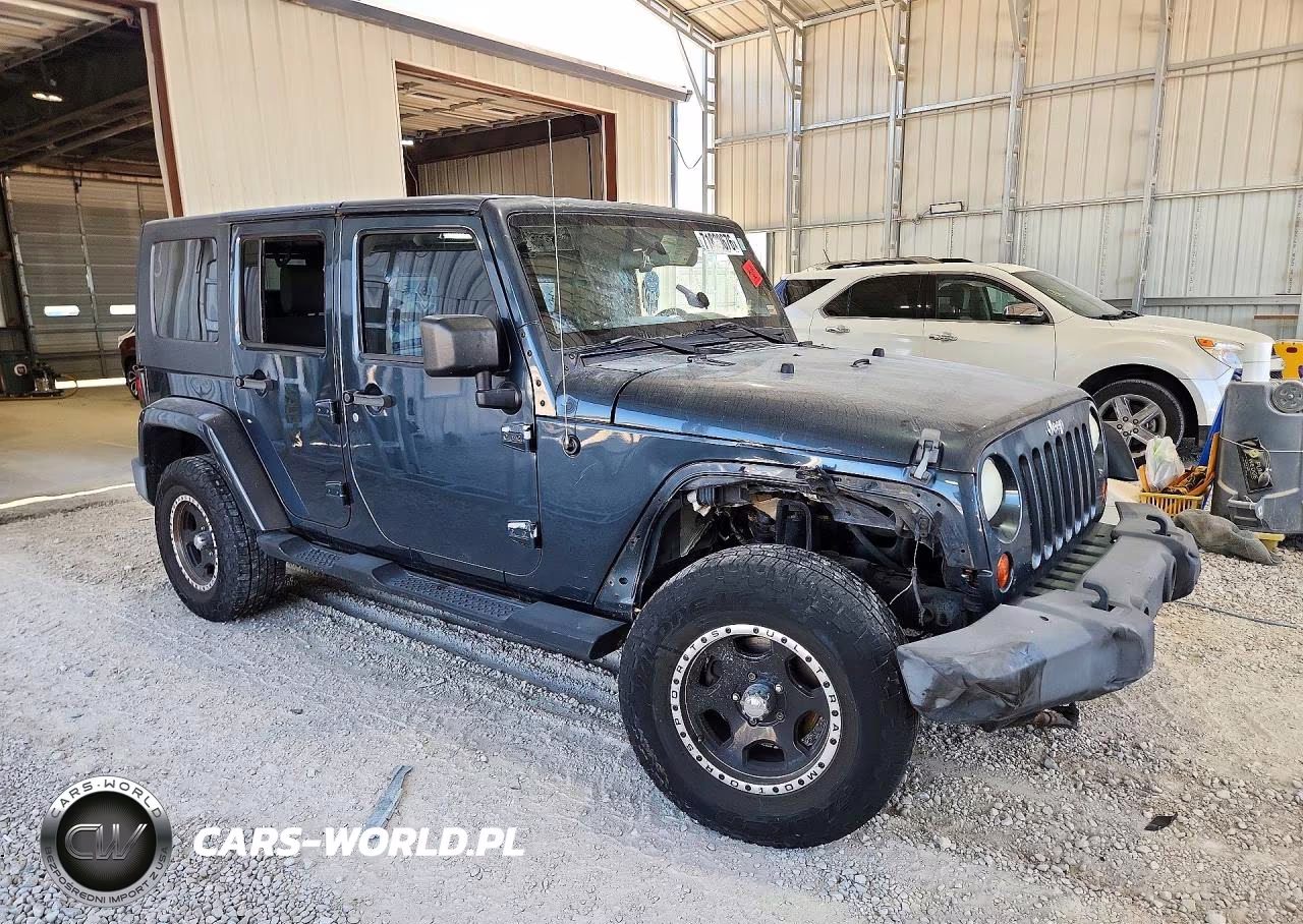2008 Jeep Wrangler Unlimited Sahara VIN:1J4GA59138L557204 - 4