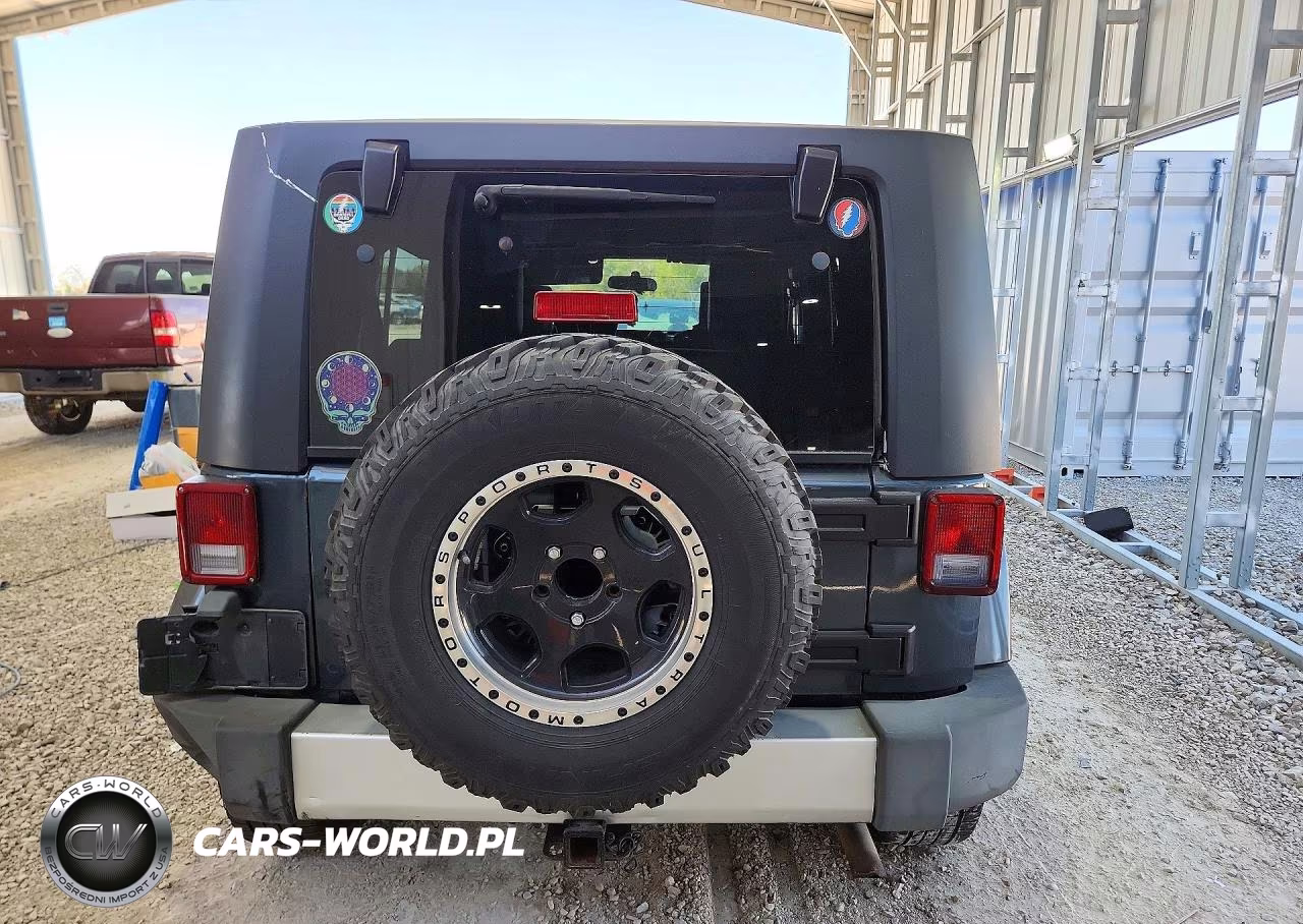 2008 Jeep Wrangler Unlimited Sahara VIN:1J4GA59138L557204 - 6