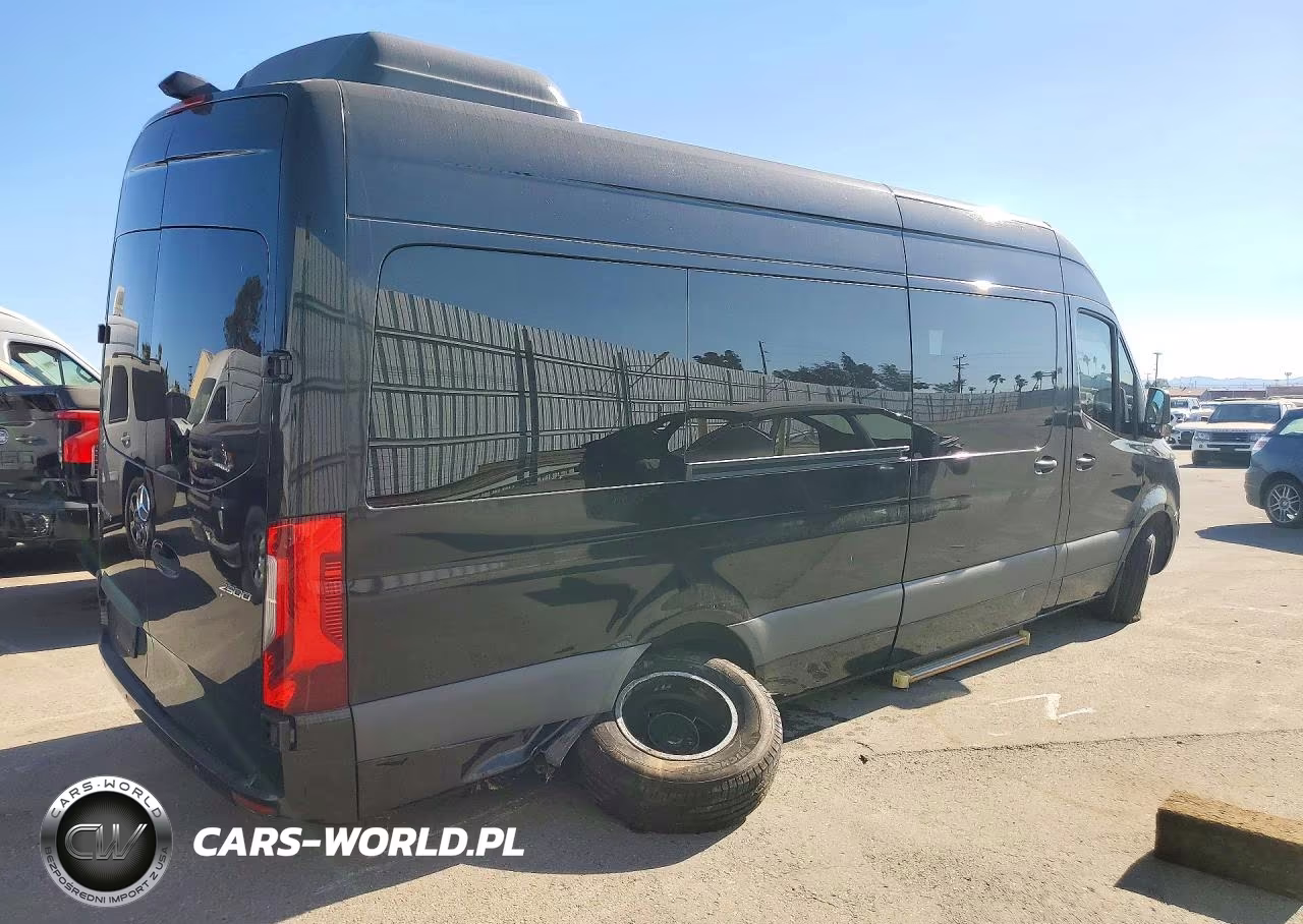 2019 Mercedes-Benz Sprinter 2500 VIN:W1Z40GHY7KT017827 - 3