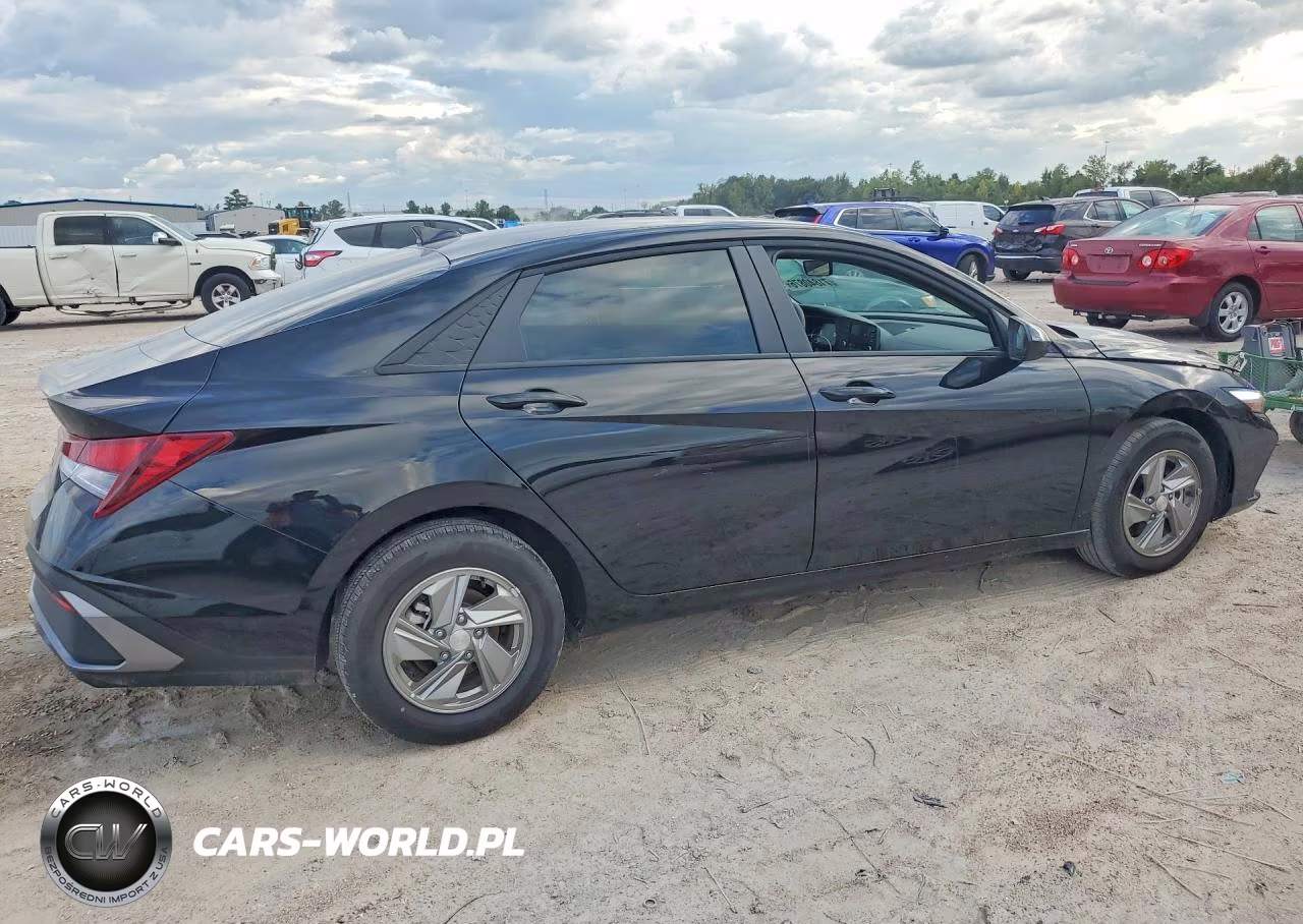 2026 Hyundai Elantra Se VIN:KMHLL4DG1TU217374 - 3