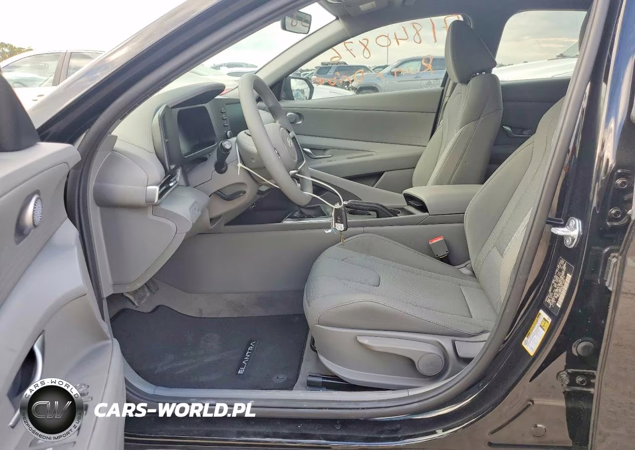 2026 Hyundai Elantra Se VIN:KMHLL4DG1TU217374 - 7