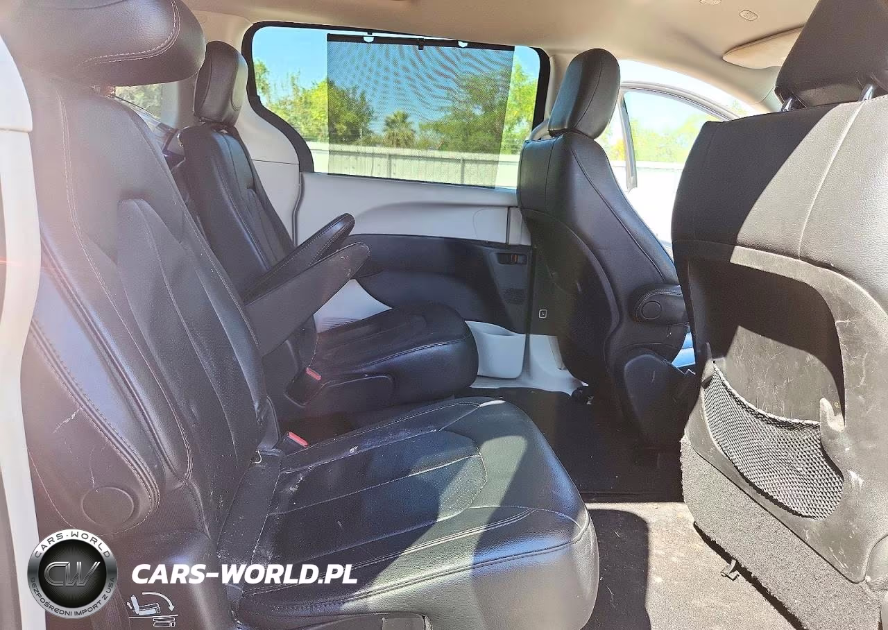 2020 Chrysler Pacifica Touring L VIN:2C4RC1BG1LR275384 - 10