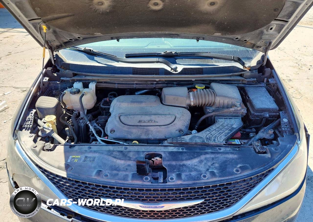 2020 Chrysler Pacifica Touring L VIN:2C4RC1BG1LR275384 - 11