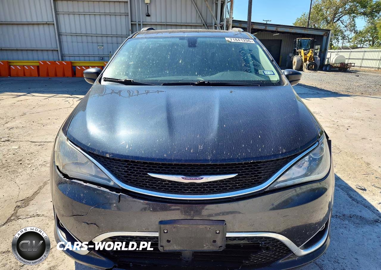 2020 Chrysler Pacifica Touring L VIN:2C4RC1BG1LR275384 - 5