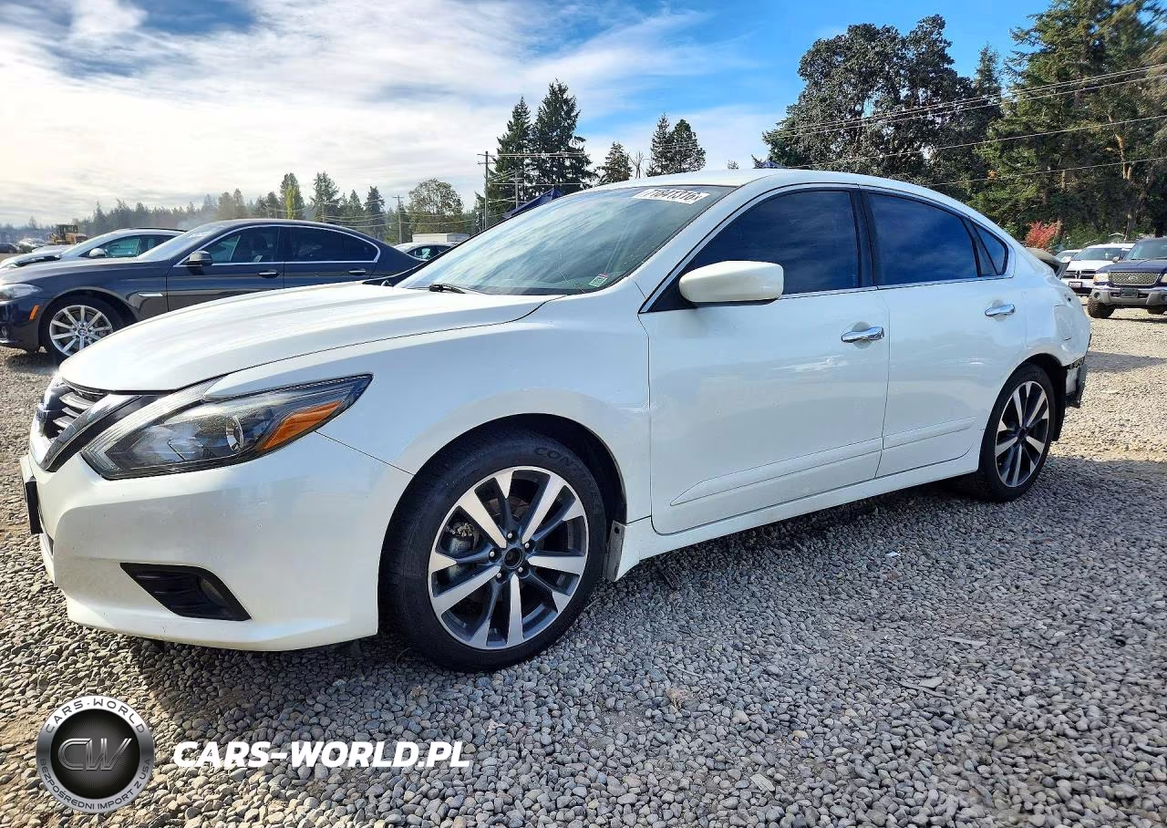 2017 Nissan Altima 2.5 Sr – zdjęcie 1 z 13