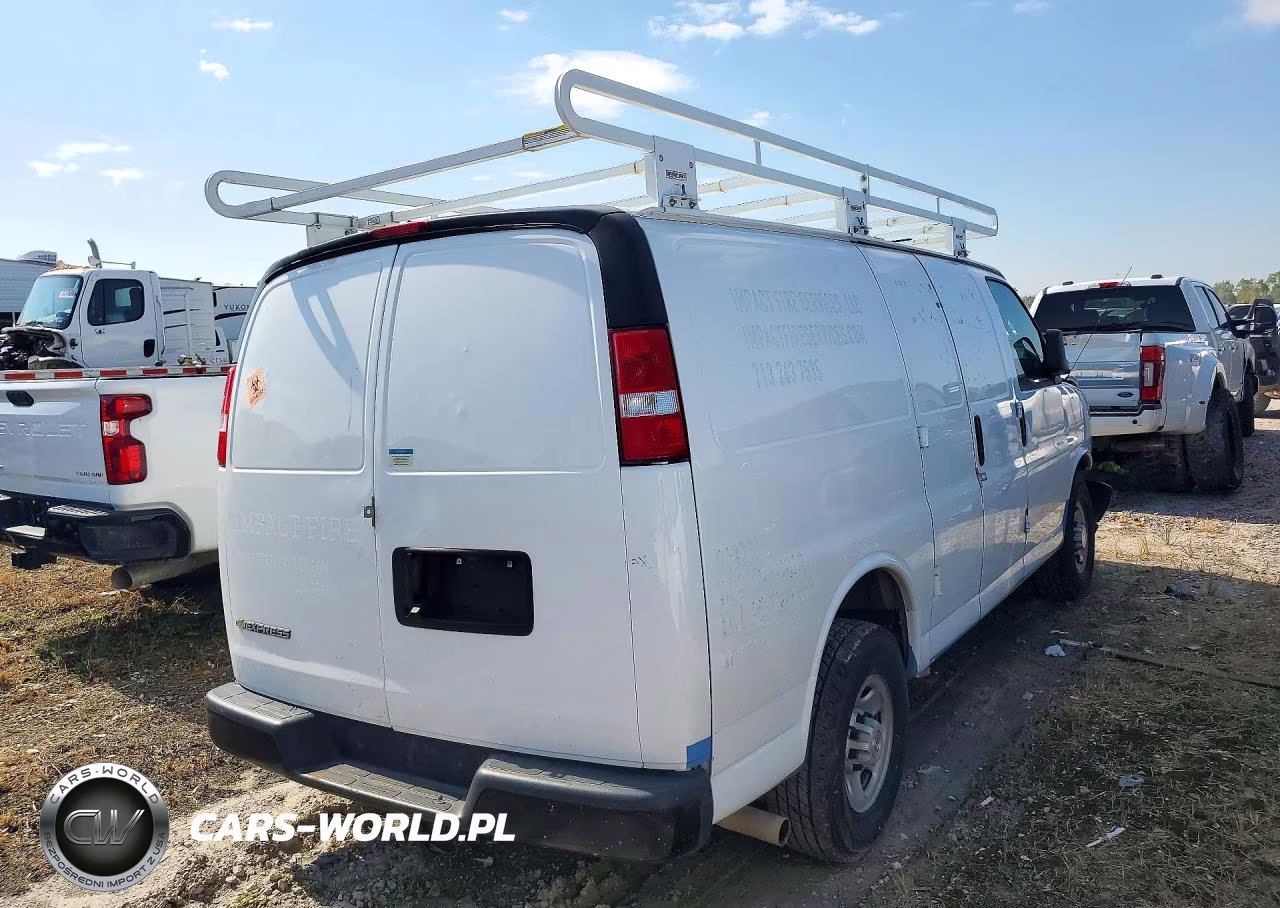 2024 Chevrolet Express G2500 VIN:1GCWGAFP9R1139017 - 3