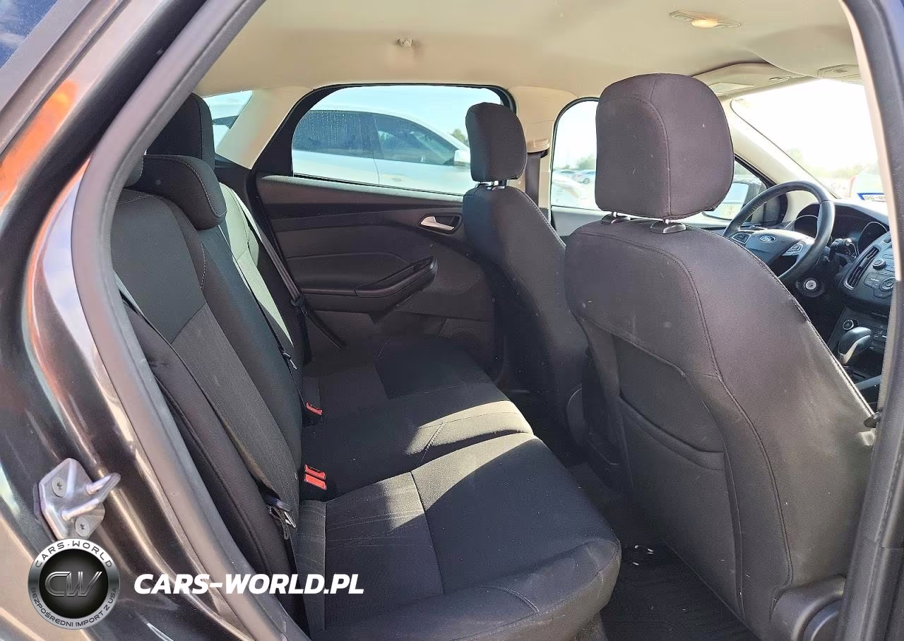 2016 Ford Focus Se VIN:1FADP3K22GL387288 - 10