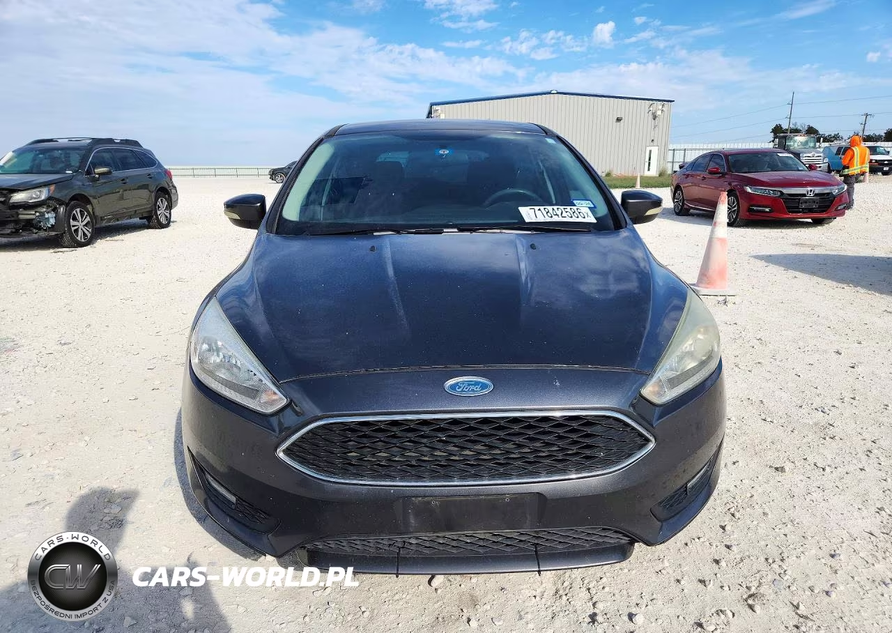 2016 Ford Focus Se VIN:1FADP3K22GL387288 - 5