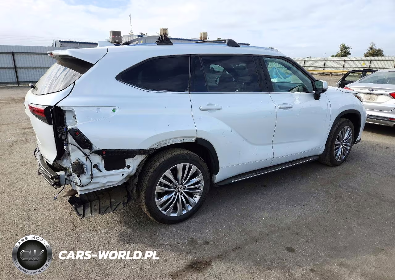2022 Toyota Highlander Platinum VIN:5TDFZRAH5NS142275 - 3