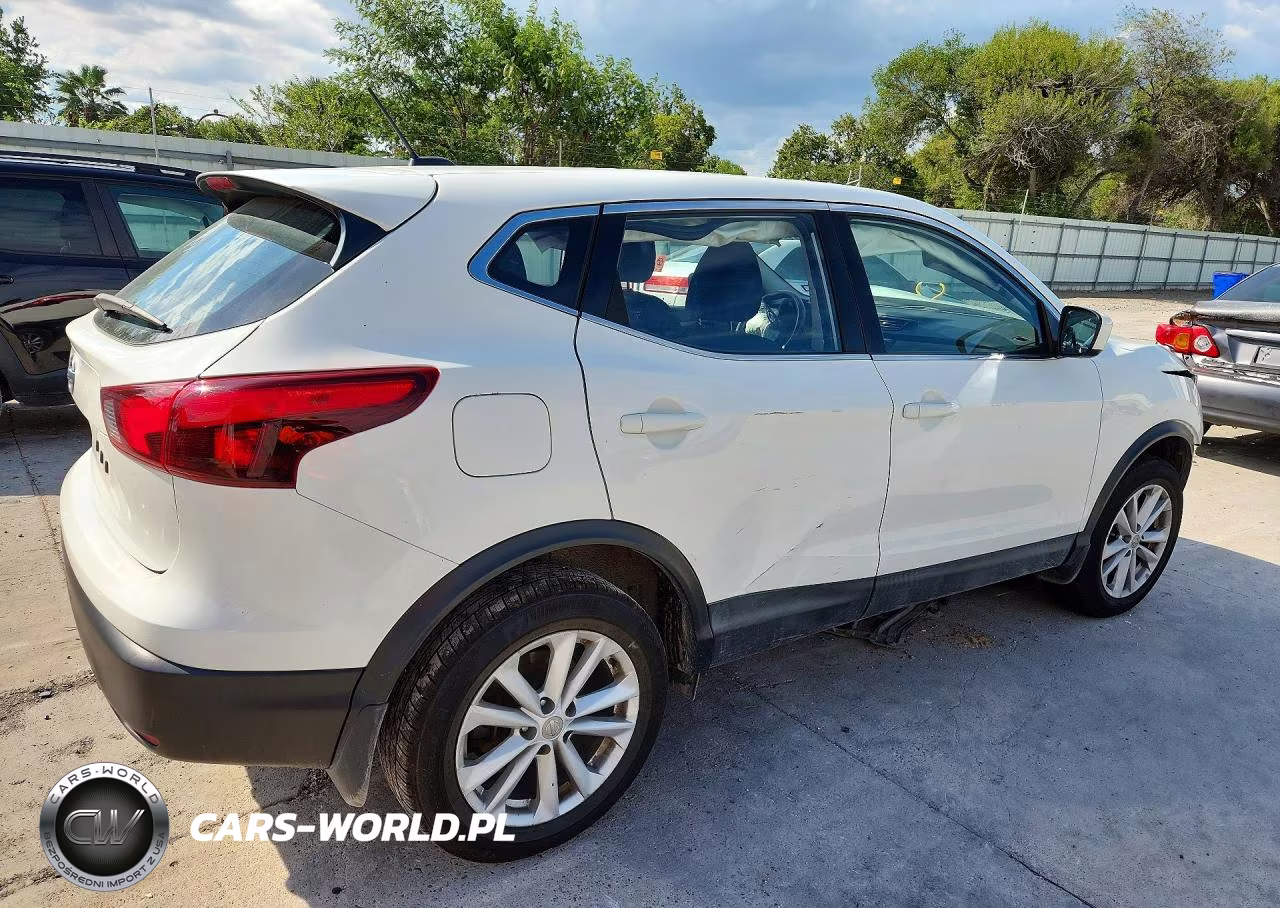 2018 Nissan Rogue Sport S VIN:JN1BJ1CPXJW185132 - 3