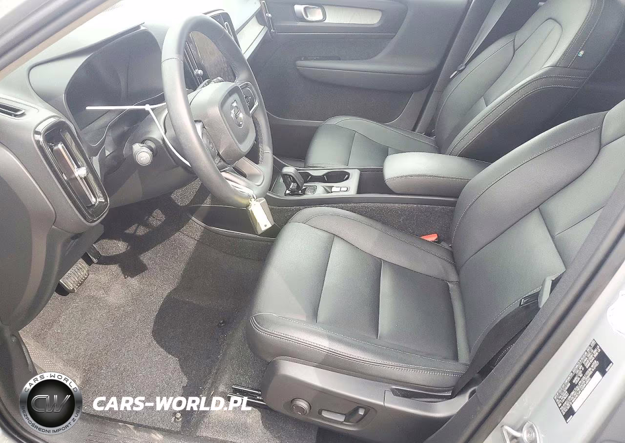 2025 Volvo Xc40 Core VIN:YV4L12UJ1S2562888 - 7