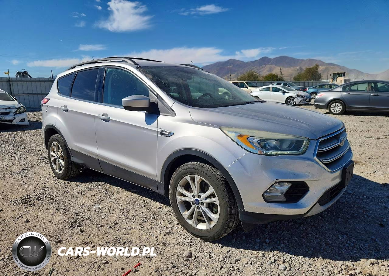 2017 Ford Escape Se VIN:1FMCU9GD3HUB45547 - 4