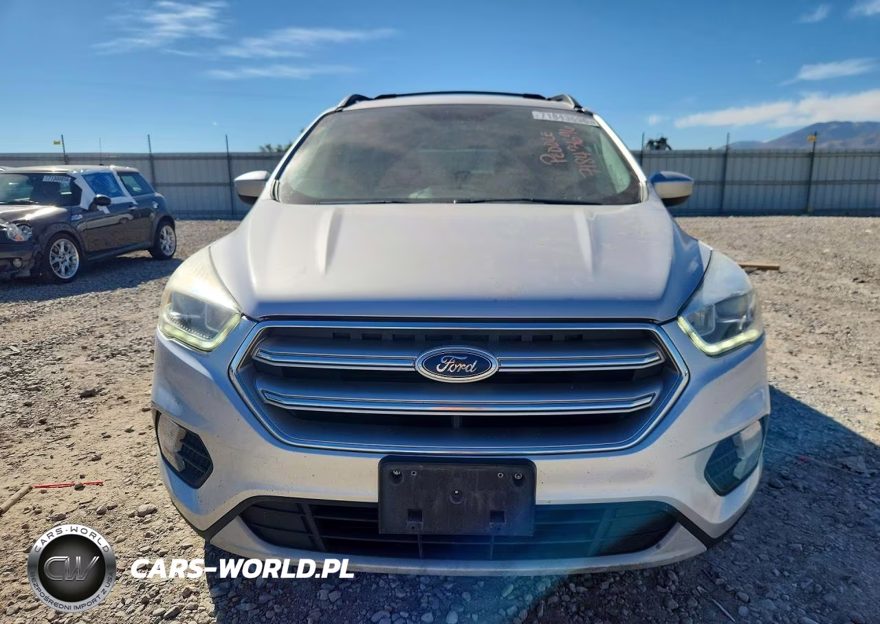 2017 Ford Escape Se VIN:1FMCU9GD3HUB45547 - 5