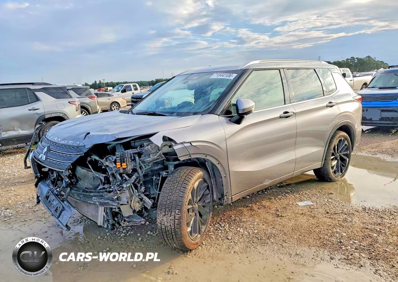 2023 Mitsubishi Outlander Sel