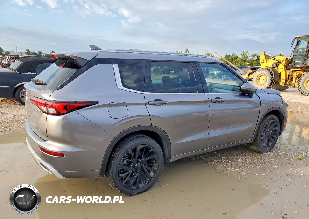 2023 Mitsubishi Outlander Sel VIN:JA4J3VA82PZ031974 - 3