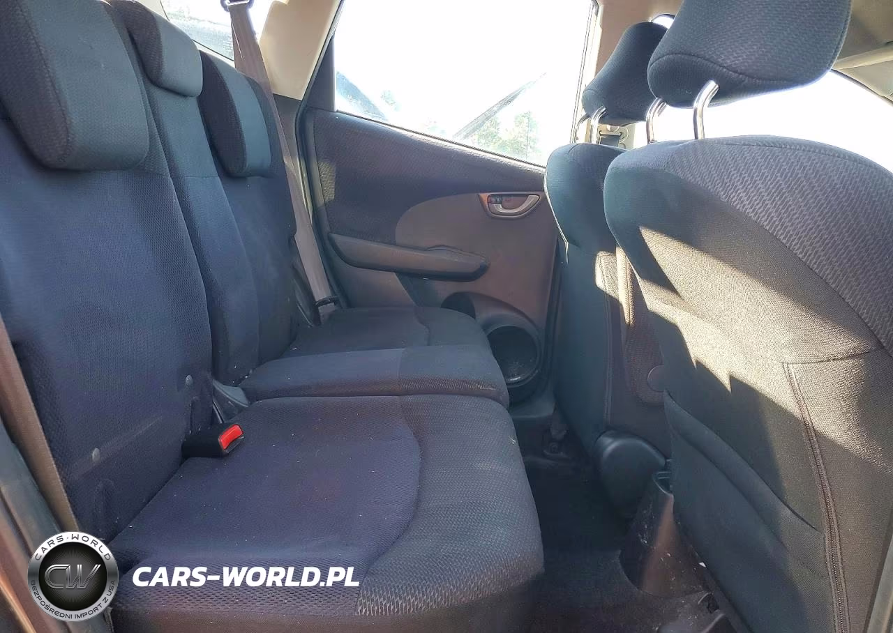 2013 Honda Fit Sport VIN:JHMGE8H53DC043183 - 11