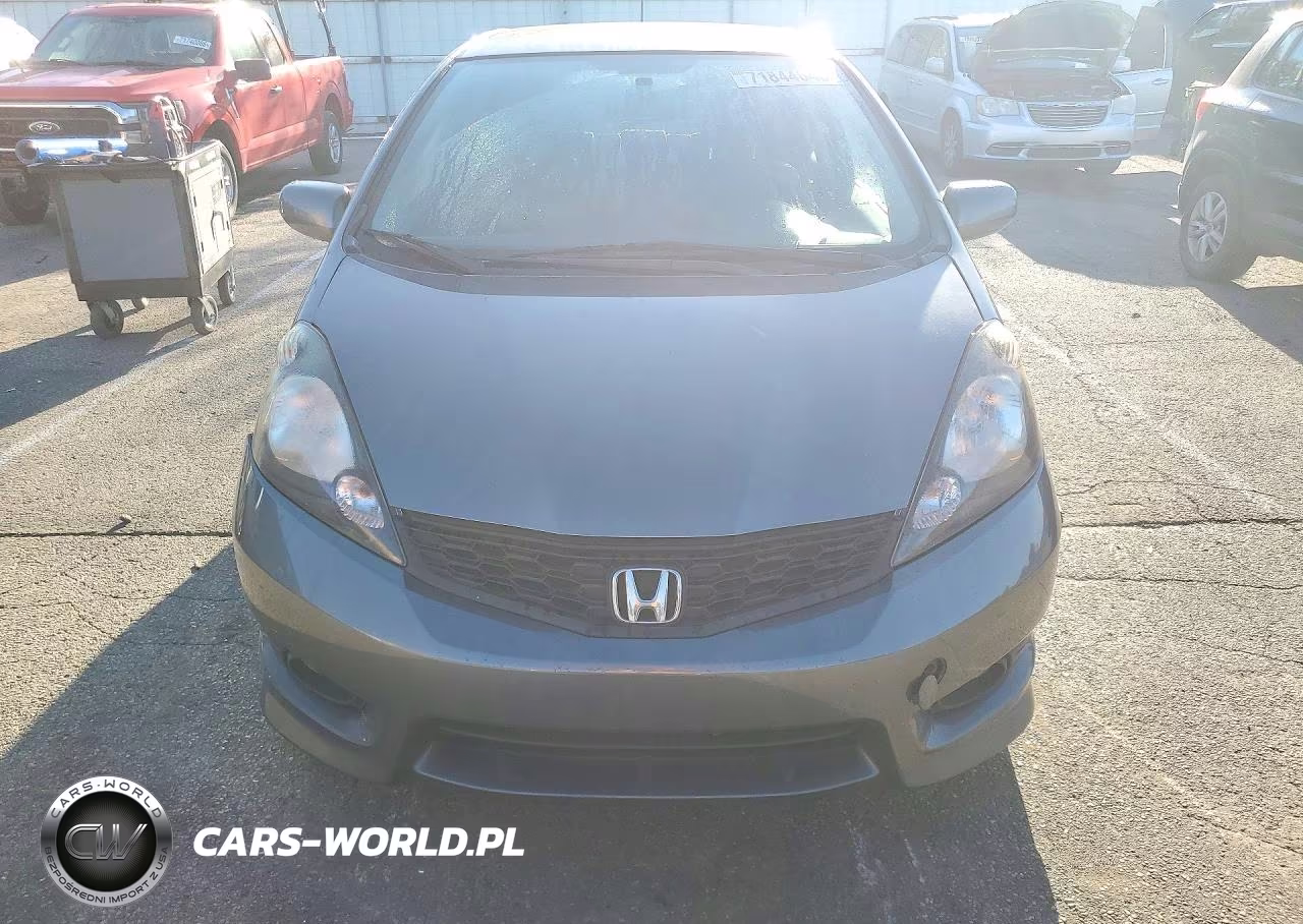 2013 Honda Fit Sport VIN:JHMGE8H53DC043183 - 5