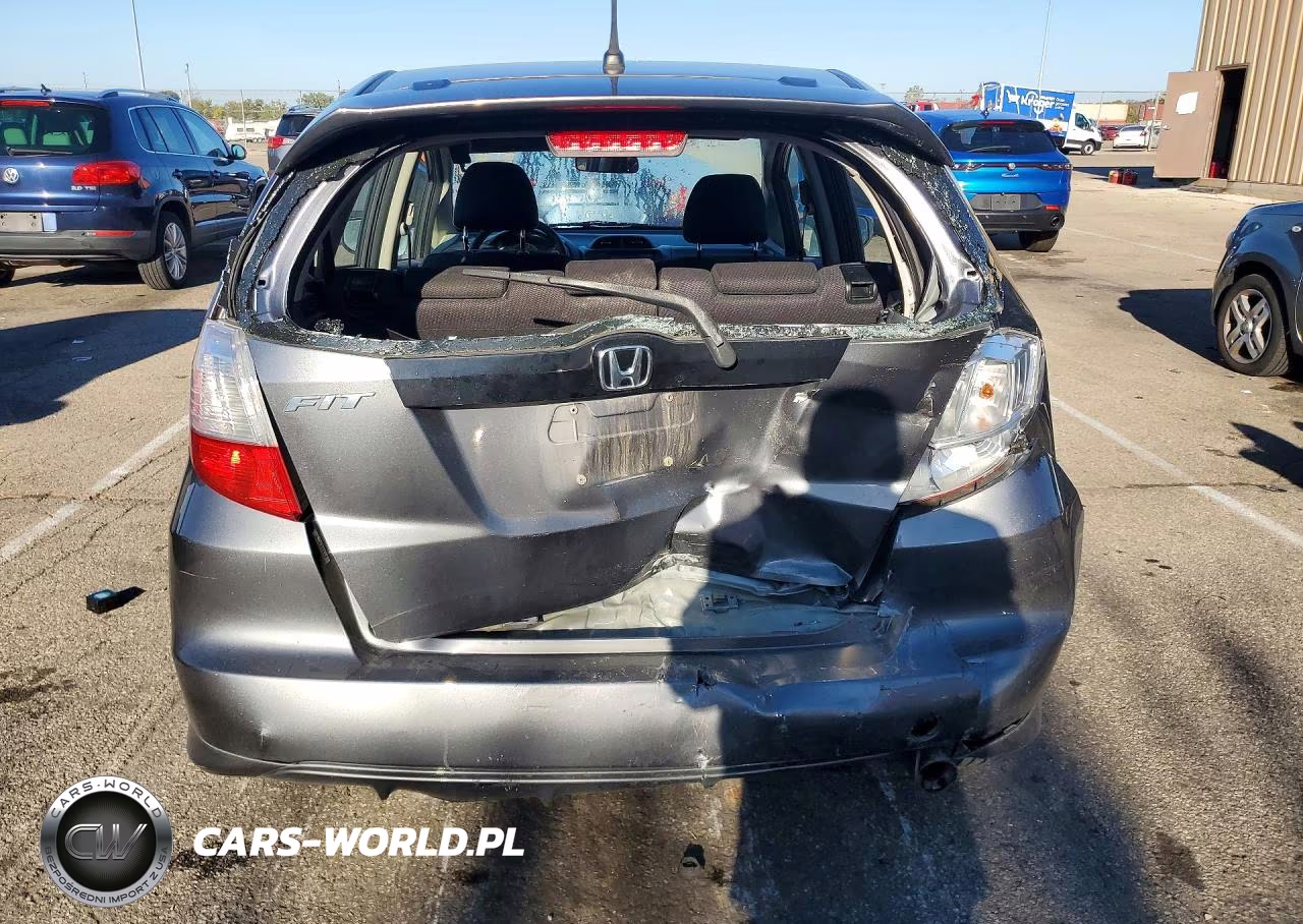 2013 Honda Fit Sport VIN:JHMGE8H53DC043183 - 6