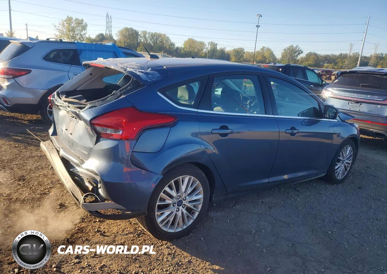 2018 Ford Focus Titanium VIN:1FADP3N22JL222439 - 3