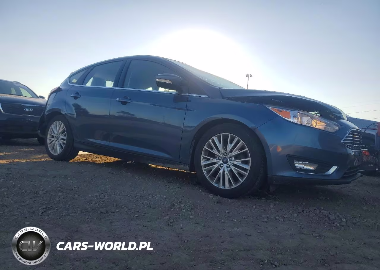 2018 Ford Focus Titanium VIN:1FADP3N22JL222439 - 4