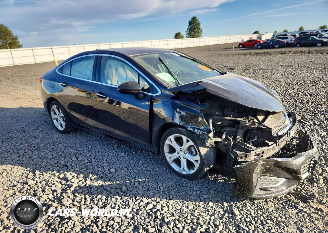 2018 Chevrolet Cruze Premier VIN:1G1BF5SM1J7144940 - 4