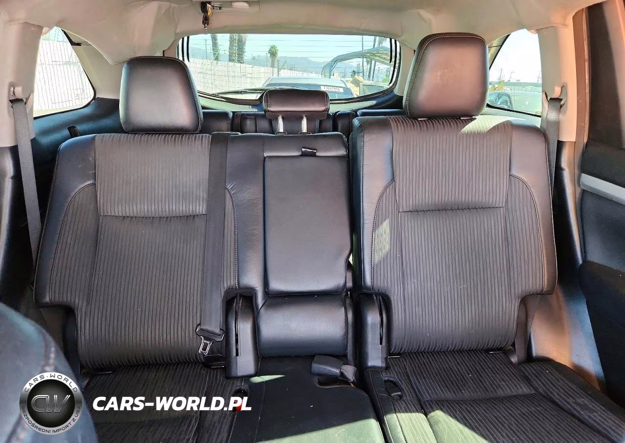 2018 Toyota Highlander Le Plus VIN:5TDBZRFH8JS807414 - 10
