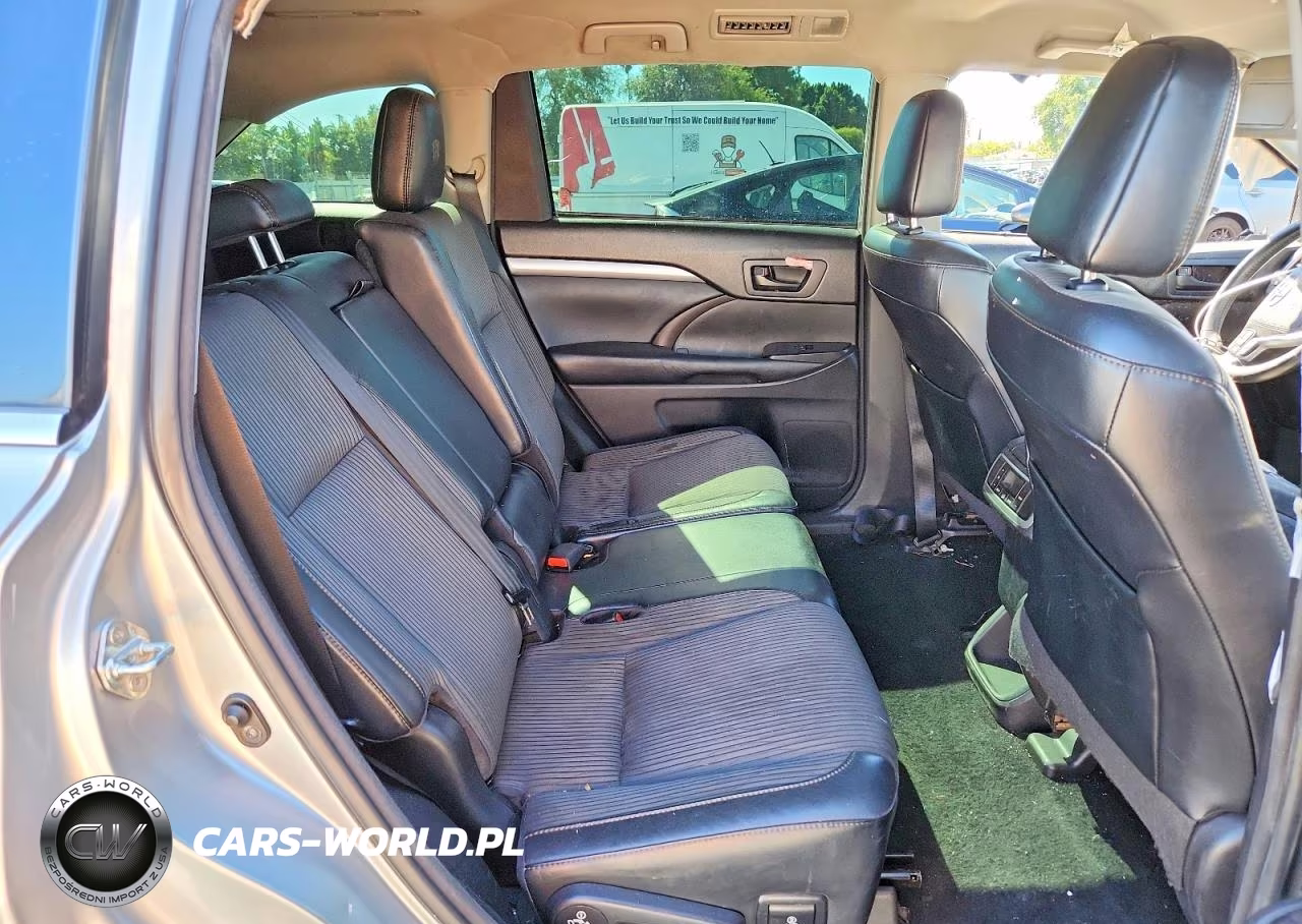 2018 Toyota Highlander Le Plus VIN:5TDBZRFH8JS807414 - 11