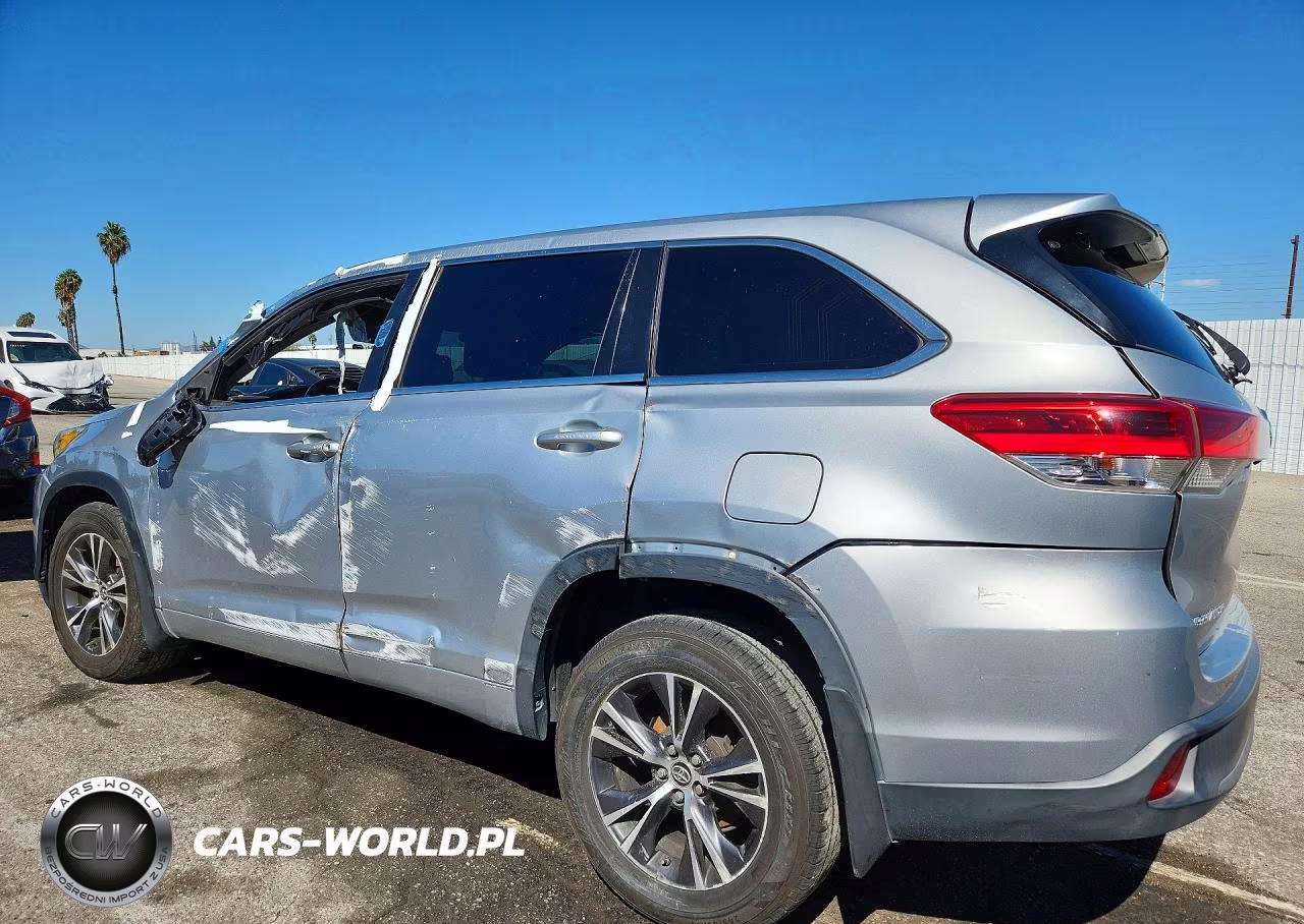 2018 Toyota Highlander Le Plus VIN:5TDBZRFH8JS807414 - 2