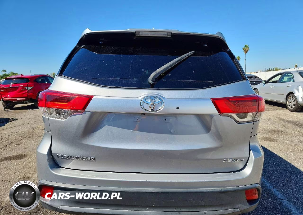 2018 Toyota Highlander Le Plus VIN:5TDBZRFH8JS807414 - 6