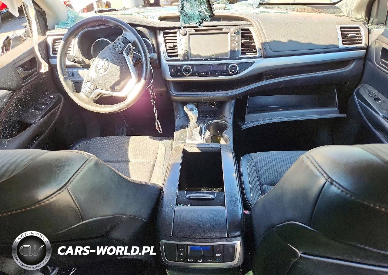 2018 Toyota Highlander Le Plus VIN:5TDBZRFH8JS807414 - 8