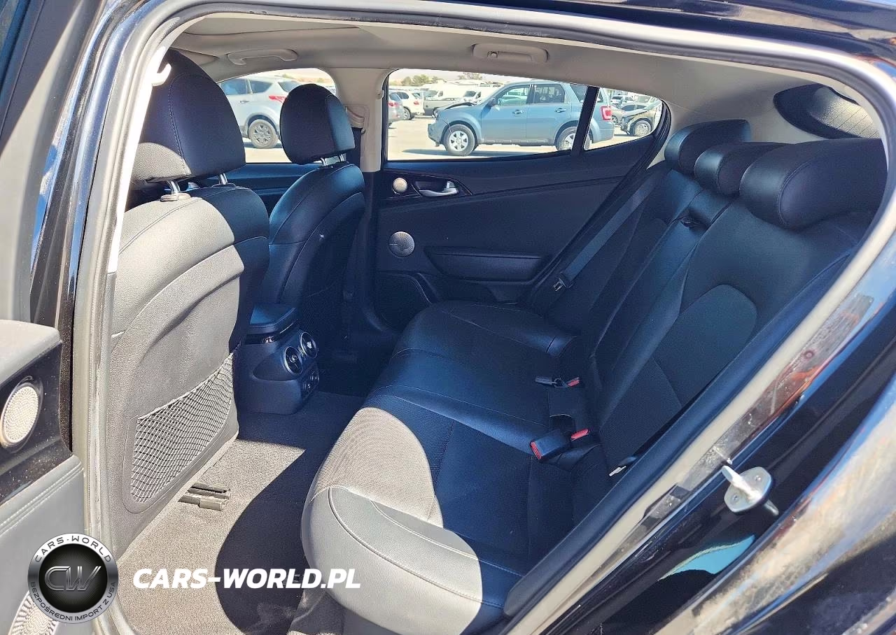 2018 Kia Stinger Premium VIN:KNAE25LAXJ6014355 - 10